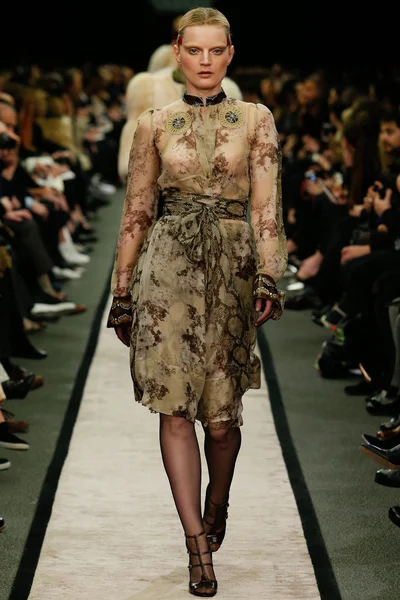Look 14